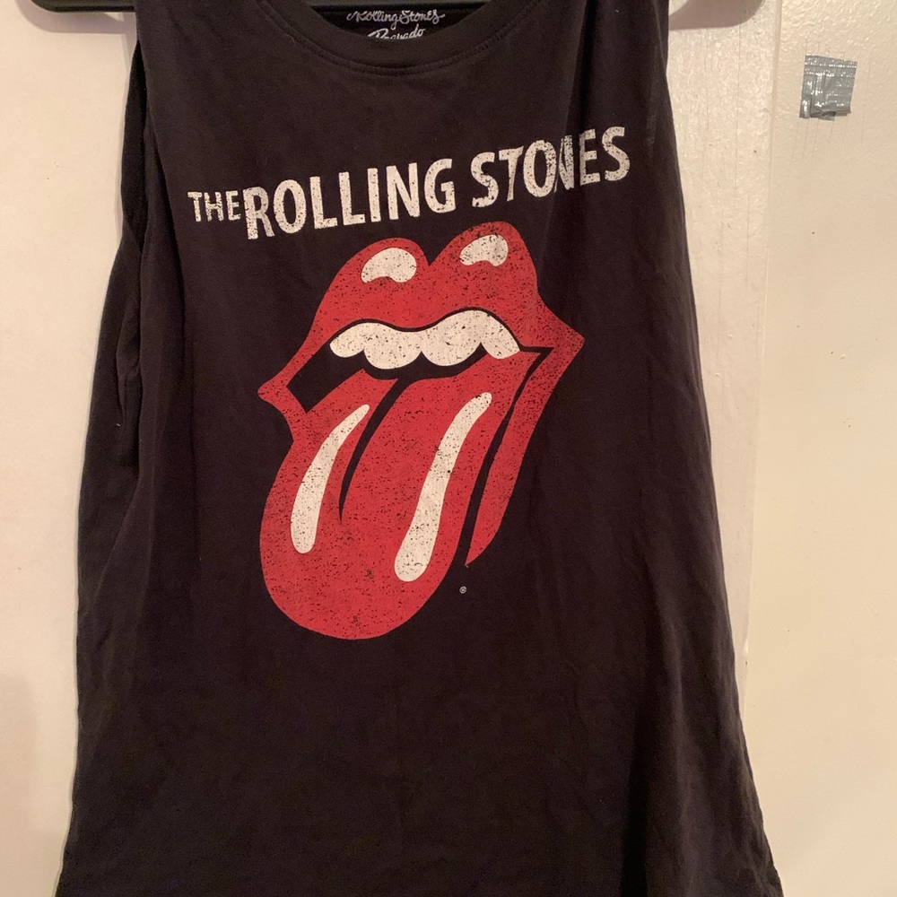 Graphic tank. M